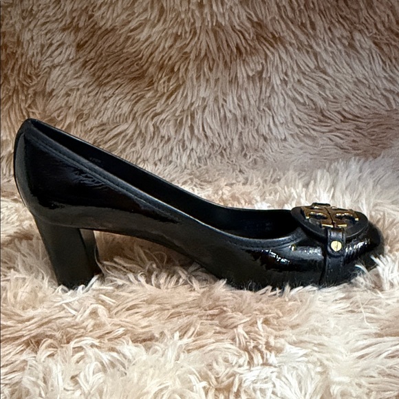 3X HP🌈 Tory Burch Black Patent Leather Logo Heels | Classic Gold Medallion - Picture 7 of 11
